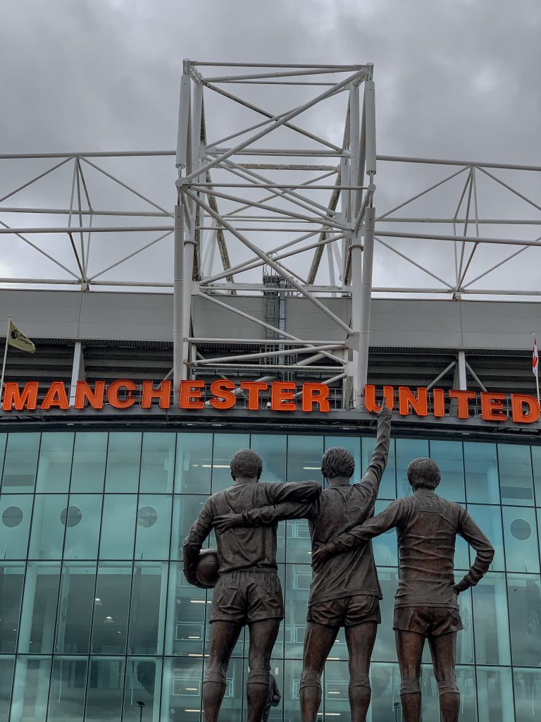 image montrant le stade de football de Manchester United, Old Trafford