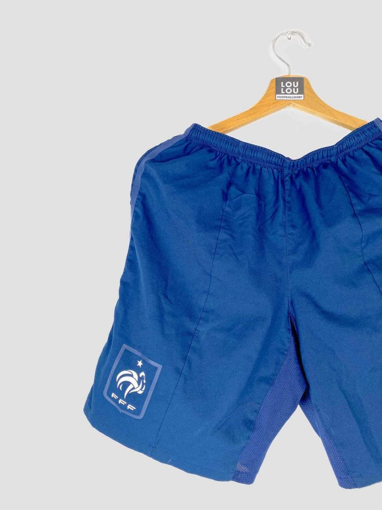 short de l'equipe de france associé au maillot marinière