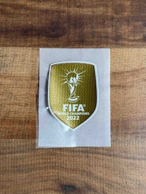Badge FIFA World Champions 2022 doré officiel porté par l’Argentine après sa victoire à la Coupe du Monde 2022