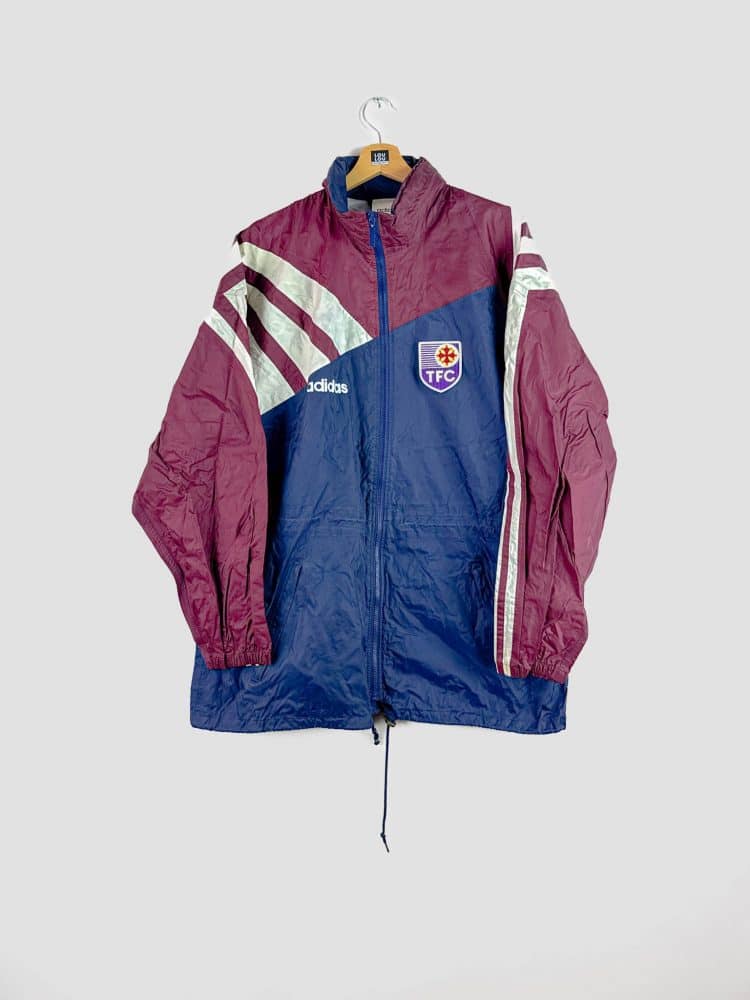 Kway vintage Toulouse FC Adidas 1995-96 porté par un supporter – maillot rétro TFC 1995