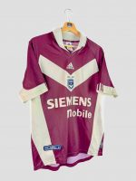 Maillot collector Adidas des Girondins de Bordeaux (2002-2003), bordeaux-blanc avec logo Siemens Mobile – pièce rare pour collectionneurs de maillots de football vintage.