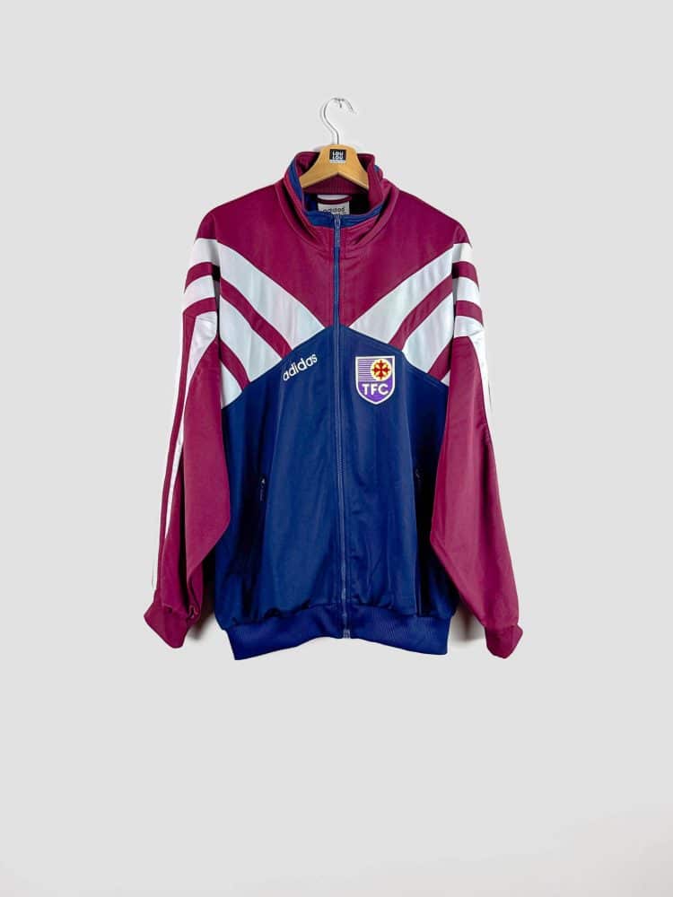 Survêtement vintage Toulouse FC Adidas 1995-96 porté par un supporter – maillot rétro TFC 1995