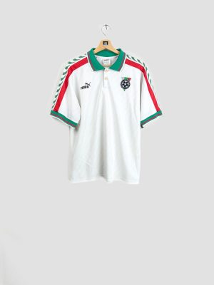 Maillot de football vintage Bulgarie 1996 Puma blanc, vue de face, col polo vert et écusson BFU