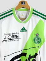 Maillot vintage ASSE 2009-2010 (face avant) avec écusson du club et sponsors (Fruité, Conseil Général de la Loire) clairement visibles.