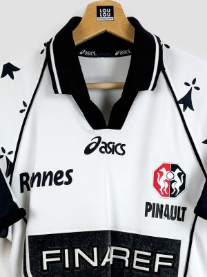 Maillot de foot officiel du Stade Rennais 200 0-2001 vue de près
