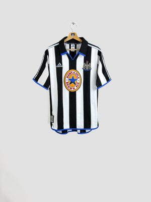 Maillot retro Newcastle United 1999-2000 disponible sur louloufootballshirt.fr, idéal pour collectionneurs