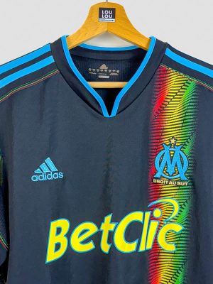 zoom sur le maillot de foot Olympique de Marseille 2010-2011