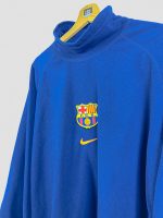 polaire-collector-fc-barcelone-98-99-detail-col-et-ecusson-broderie Détail de la broderie écusson FCB et col montant sur la polaire collector FC Barcelone 98-99 Nike