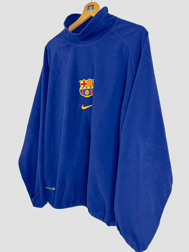 polaire-football-vintage-barcelone-1998-99-nike-vue-laterale-col-montant Vue latérale de la polaire football vintage FC Barcelone 1998-99 Nike montrant le col montant et la coupe ample