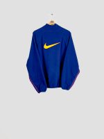 polaire-vintage-barca-98-99-vue-de-dos-grand-swoosh-nike-bandes Dos de la polaire vintage Barça 1998-99 avec grand swoosh Nike orange et bandes blaugrana sur les manches